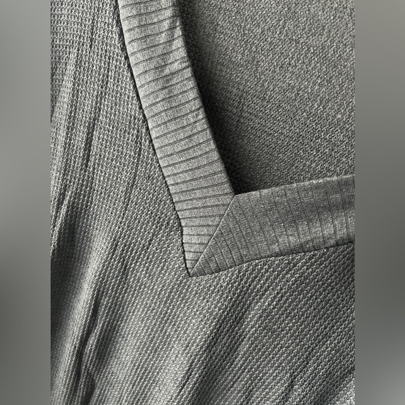 NWT - LULU’S GREY CASUAL BLOUSE - Picture 2 of 6